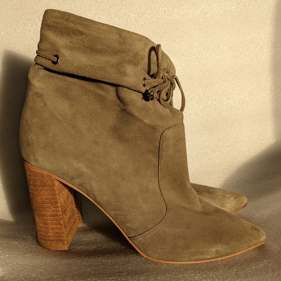 Donating Soon! Free GWP! TAHARI Womens Tan and Brown Ankle Boots Size 8 - Picture 3 of 8